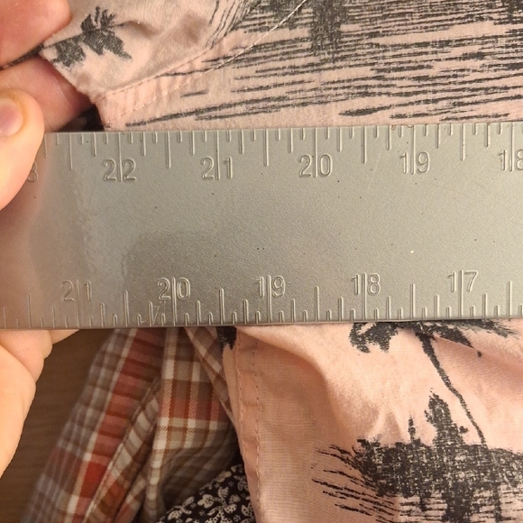 Pink Palm Tree Button Collar - Picture 2 of 2